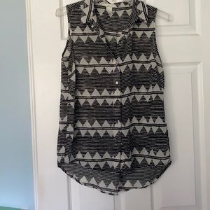 H&M Patterned button down tank top. Size 6.